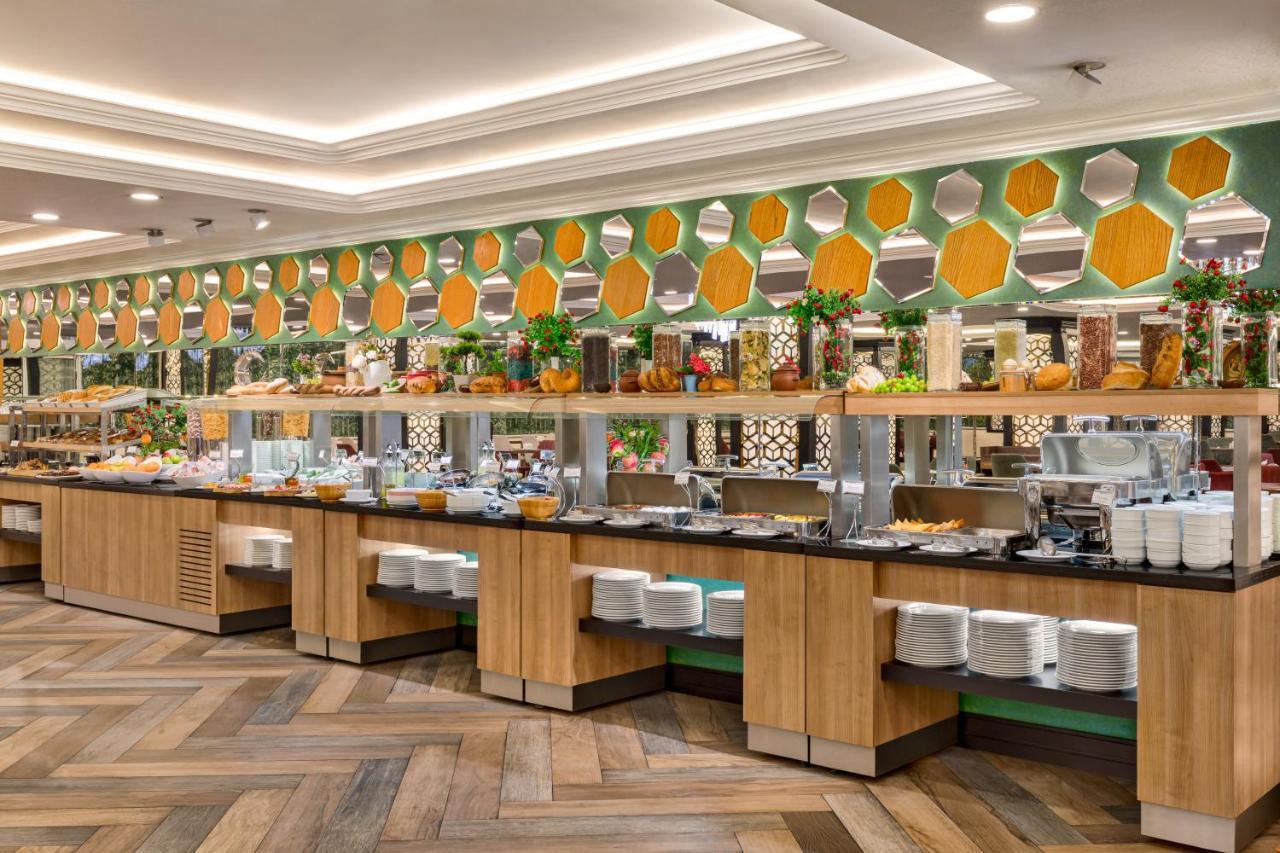 ホテル Wyndham バクー エクステリア 写真