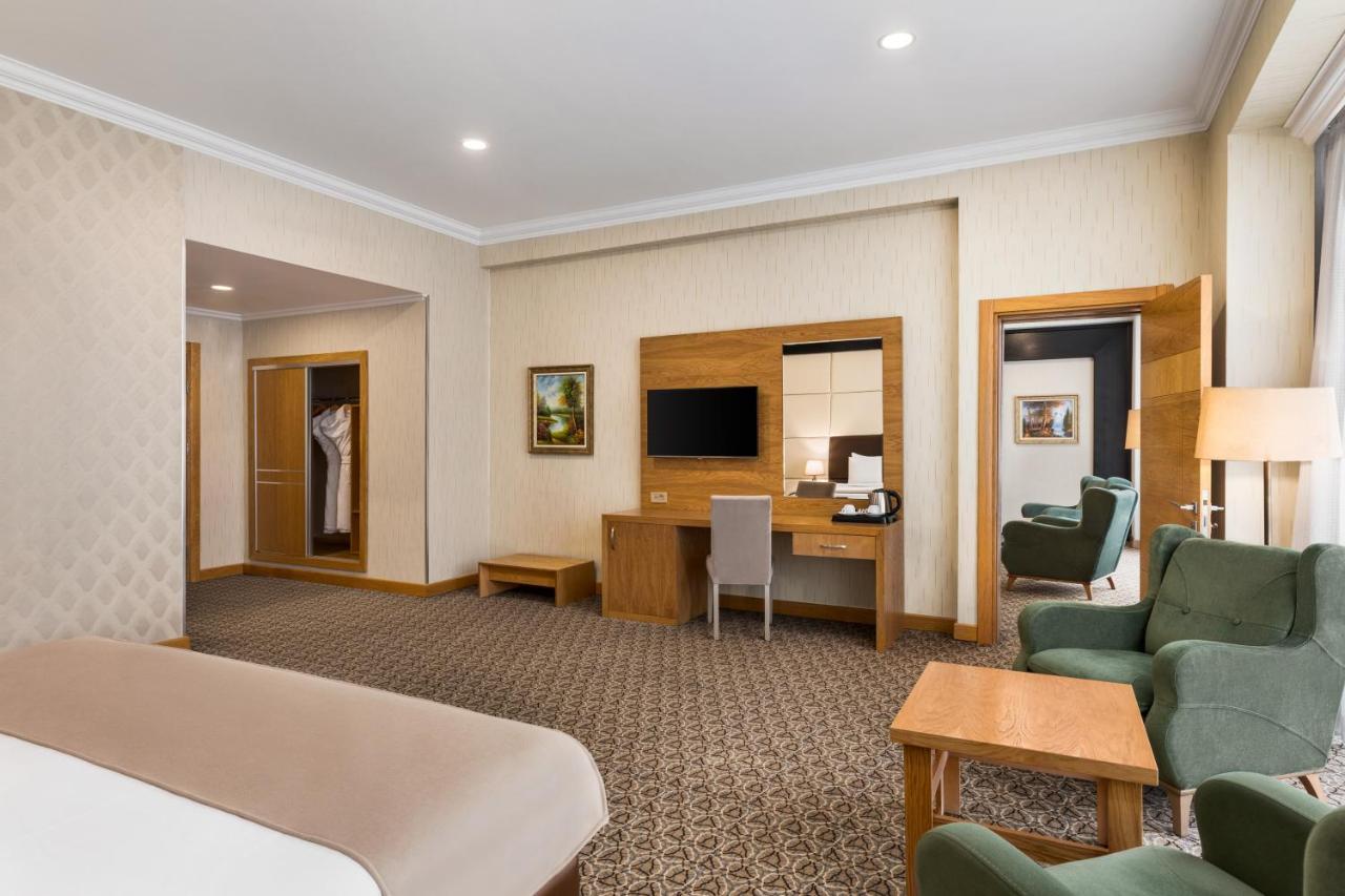 ホテル Wyndham バクー エクステリア 写真