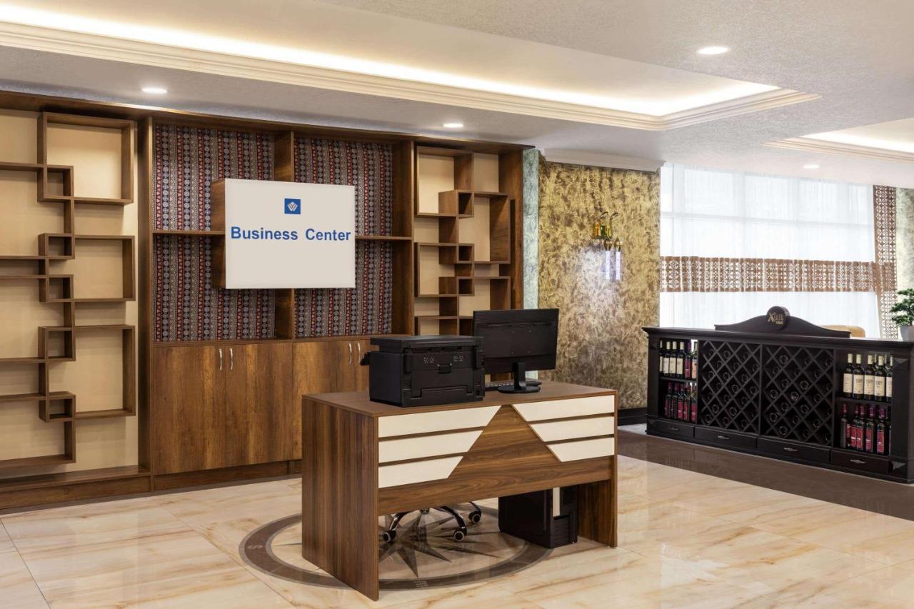 ホテル Wyndham バクー エクステリア 写真