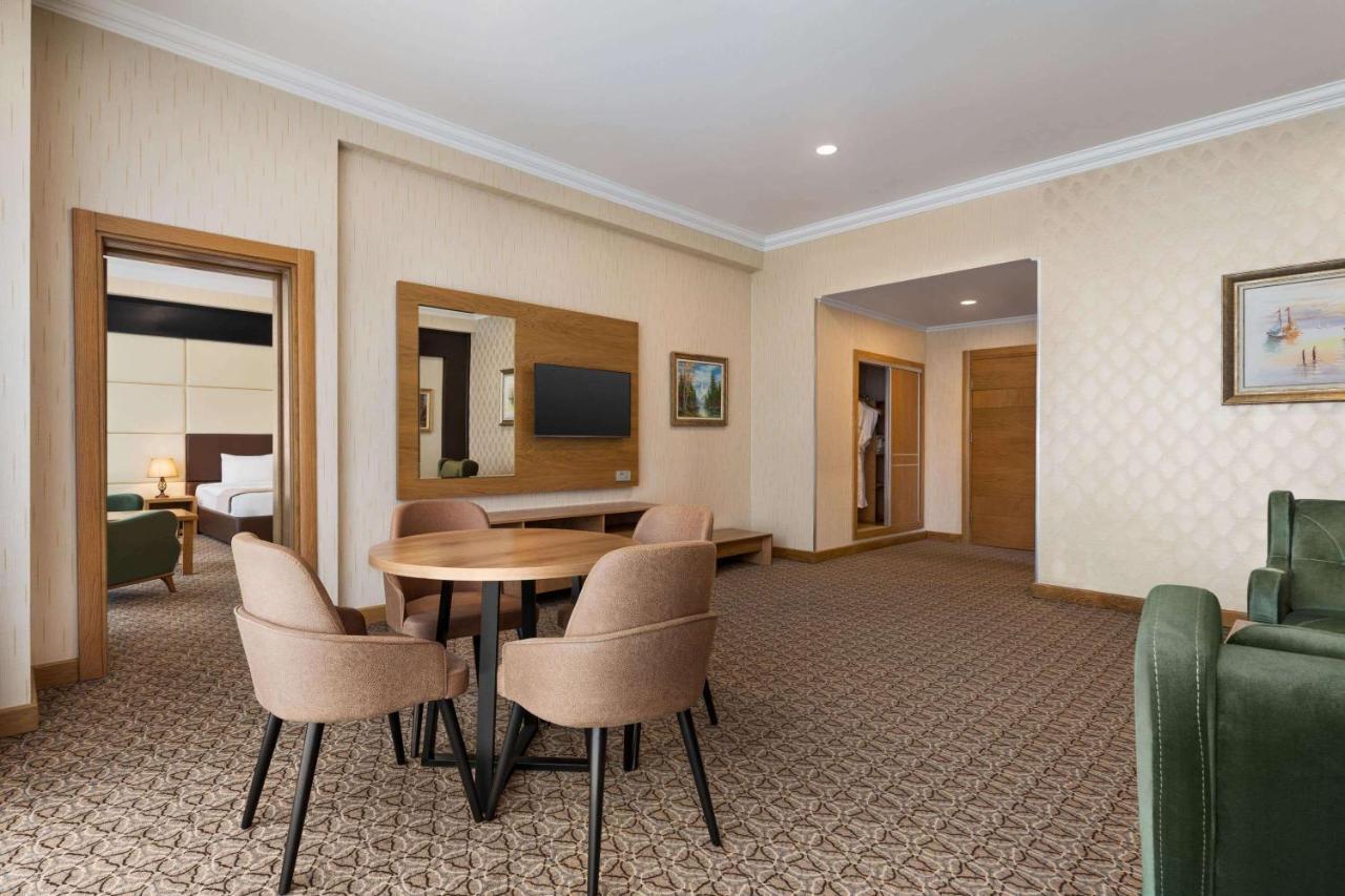 ホテル Wyndham バクー エクステリア 写真