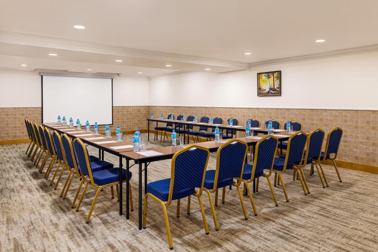ホテル Wyndham バクー エクステリア 写真