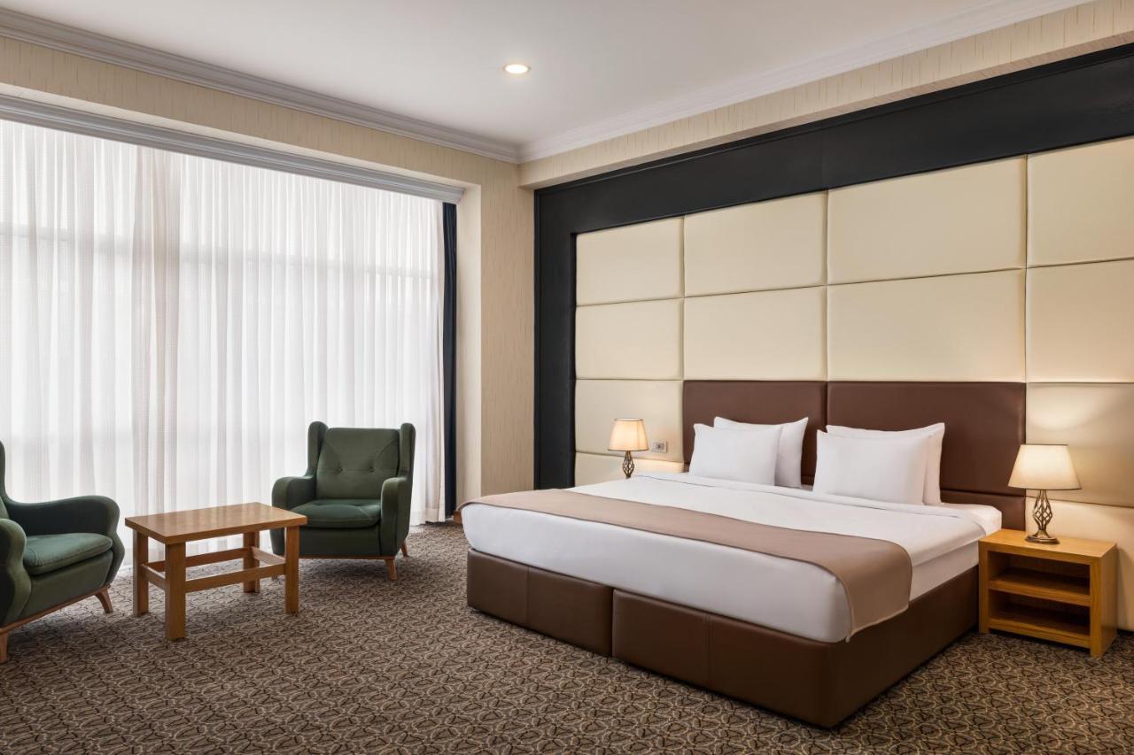 ホテル Wyndham バクー エクステリア 写真