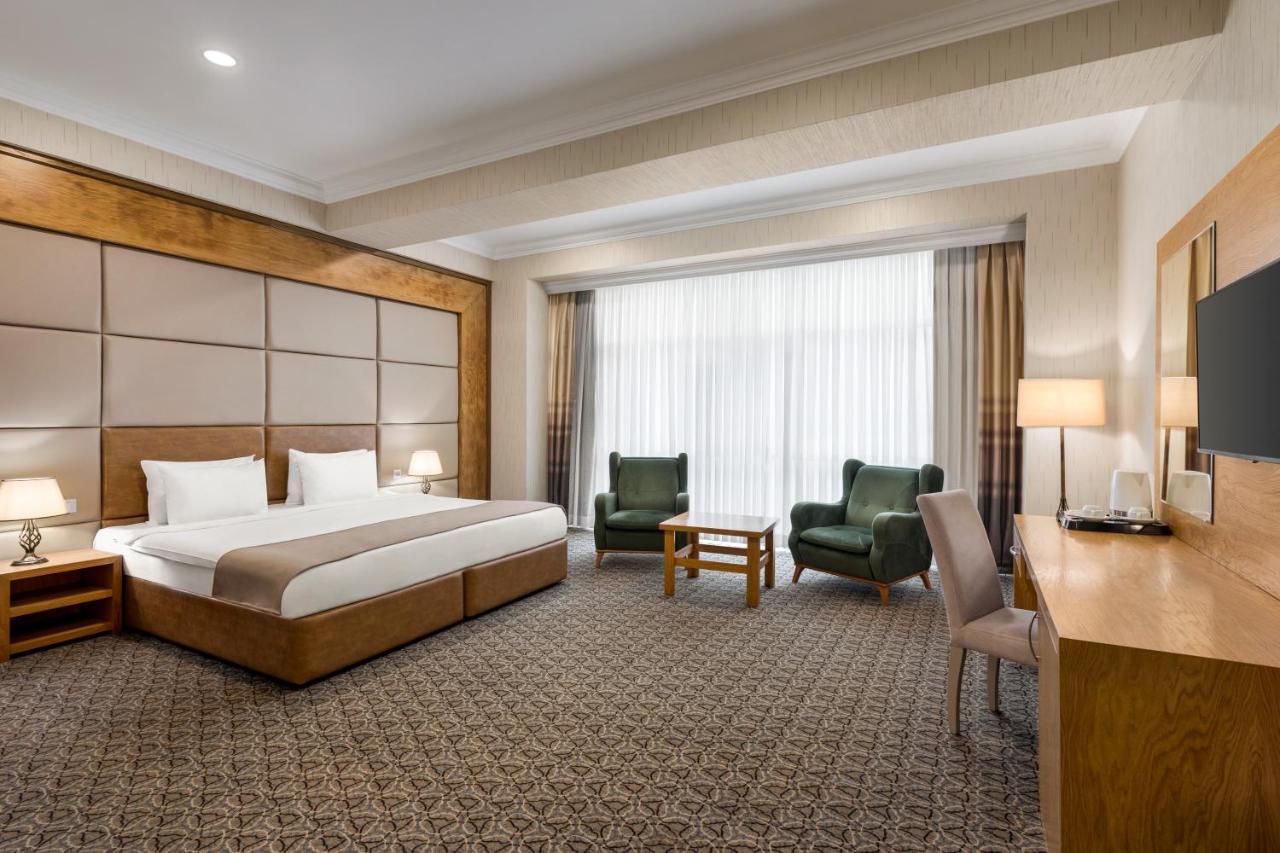 ホテル Wyndham バクー エクステリア 写真