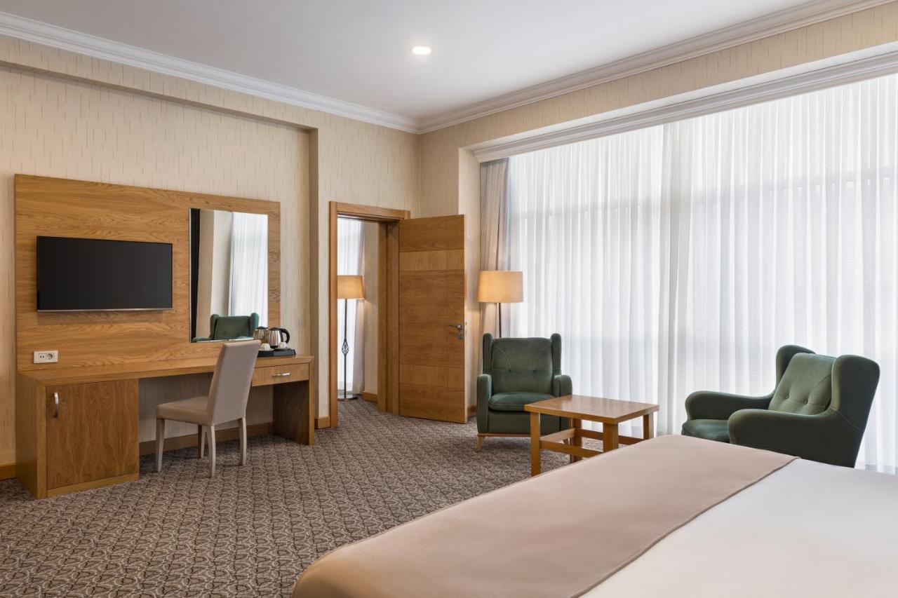 ホテル Wyndham バクー エクステリア 写真